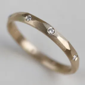 Flush-Set Smooth Faceted Band •