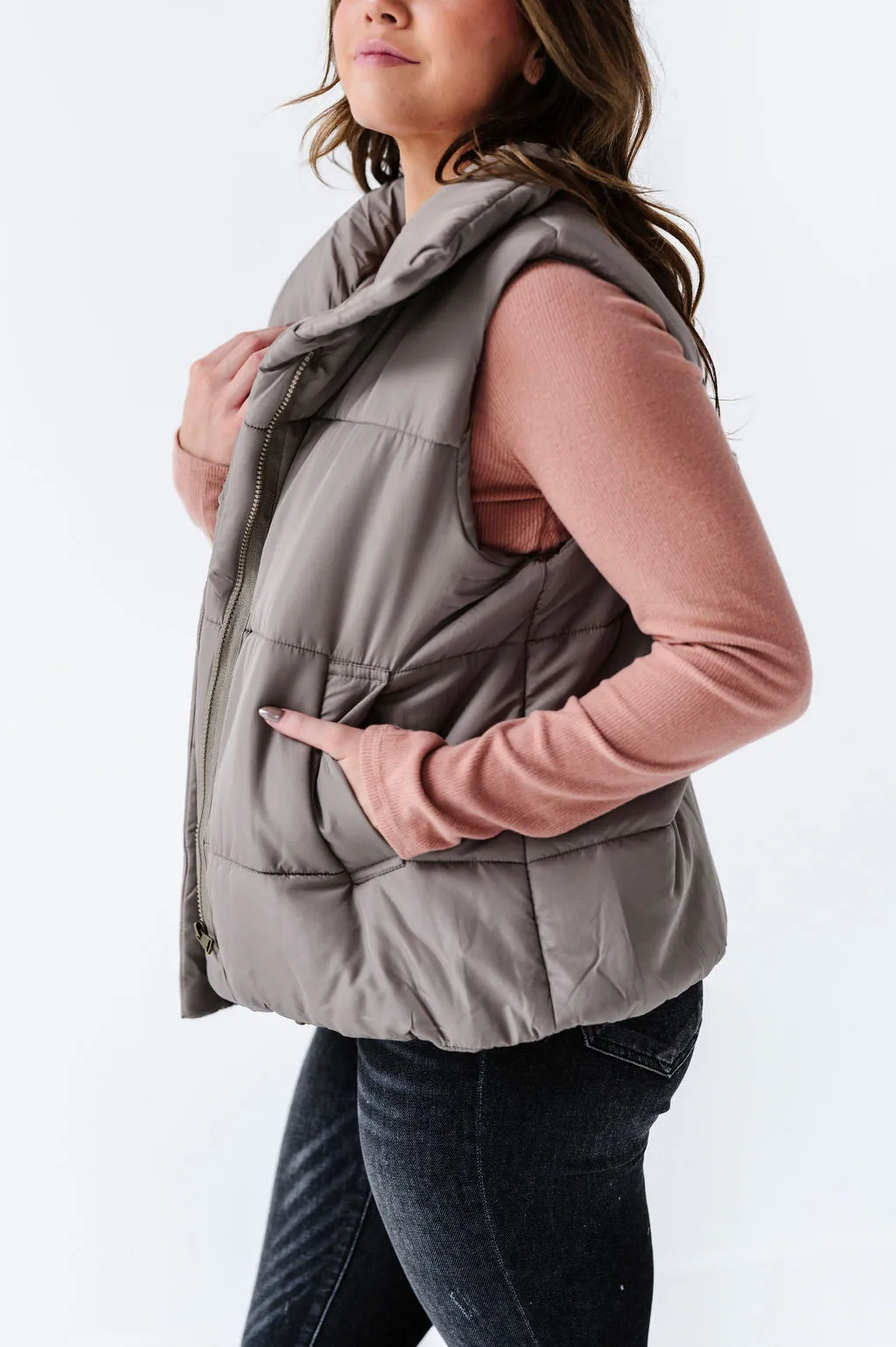 Lincoln Puffer Vest in Light Olive