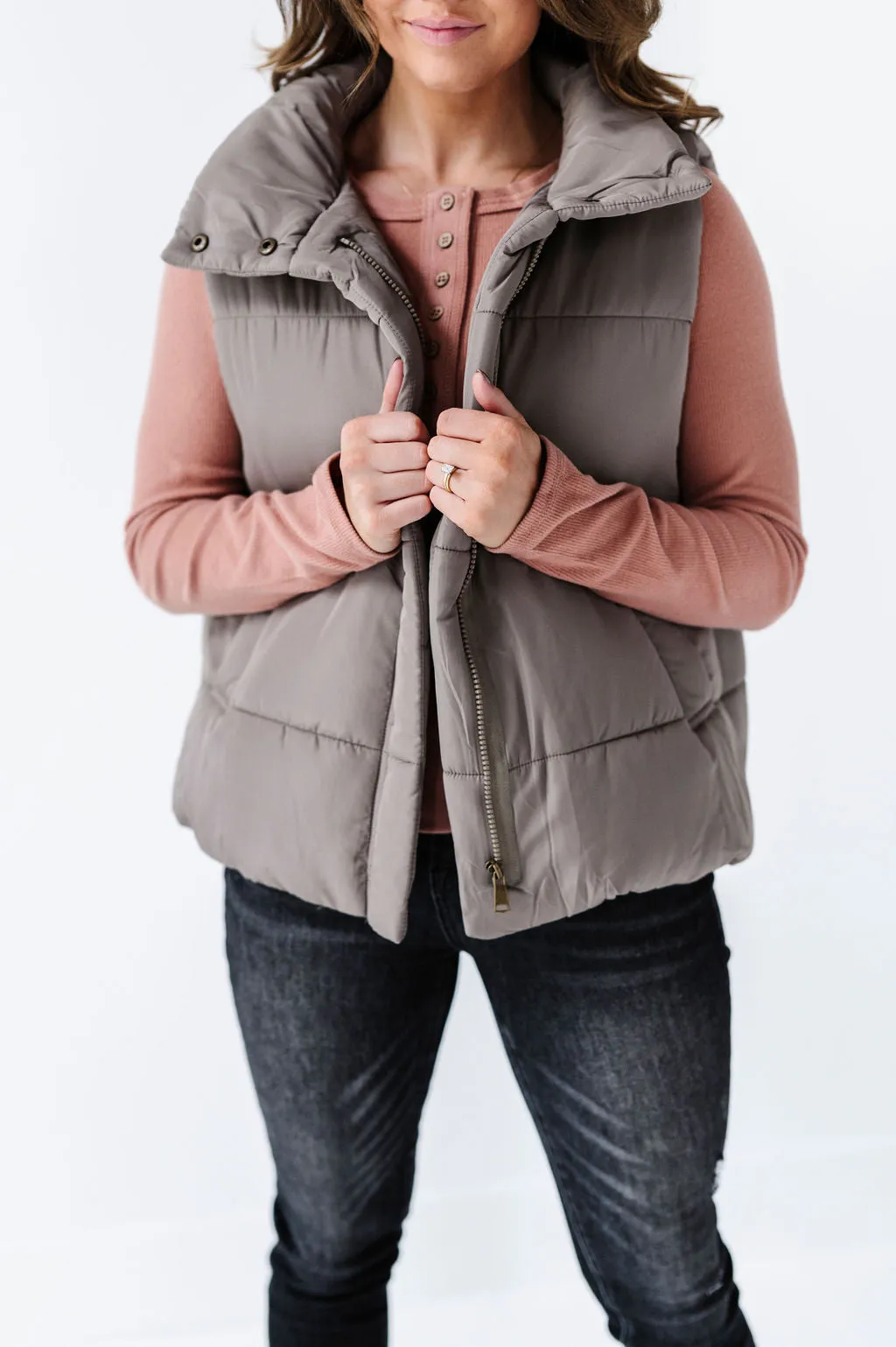 Lincoln Puffer Vest in Light Olive