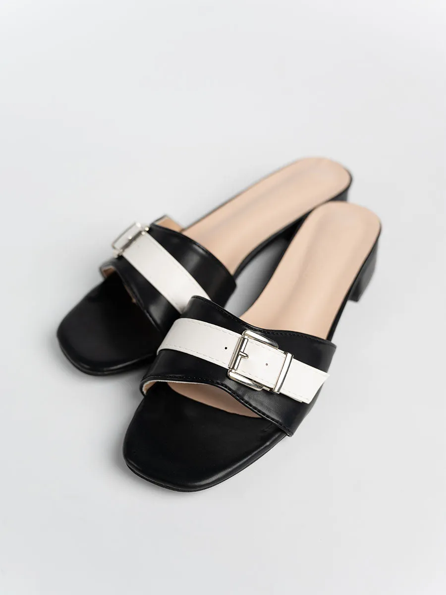 Naynie Buckle Sandals